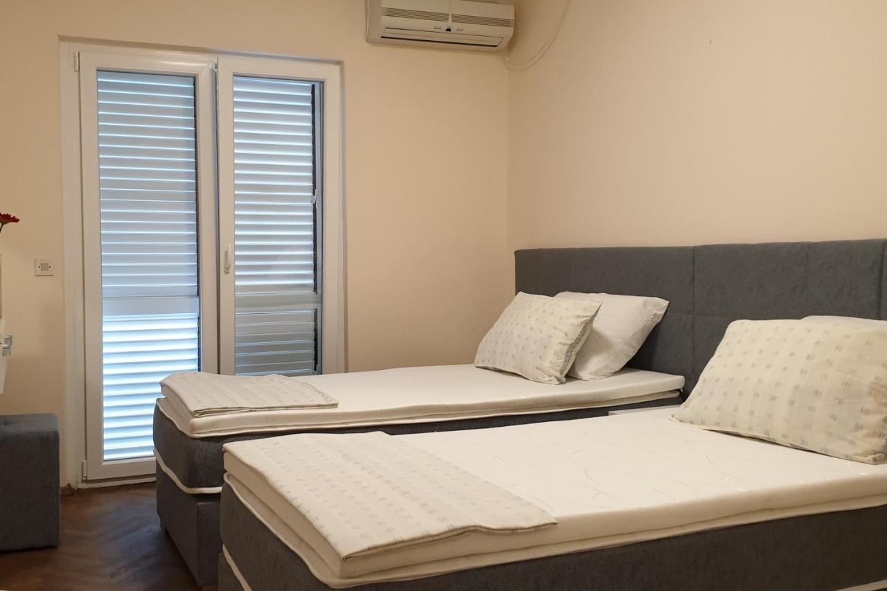 Apartments And Rooms With Parking Space Hvar - 15378 Хвар Екстериор снимка