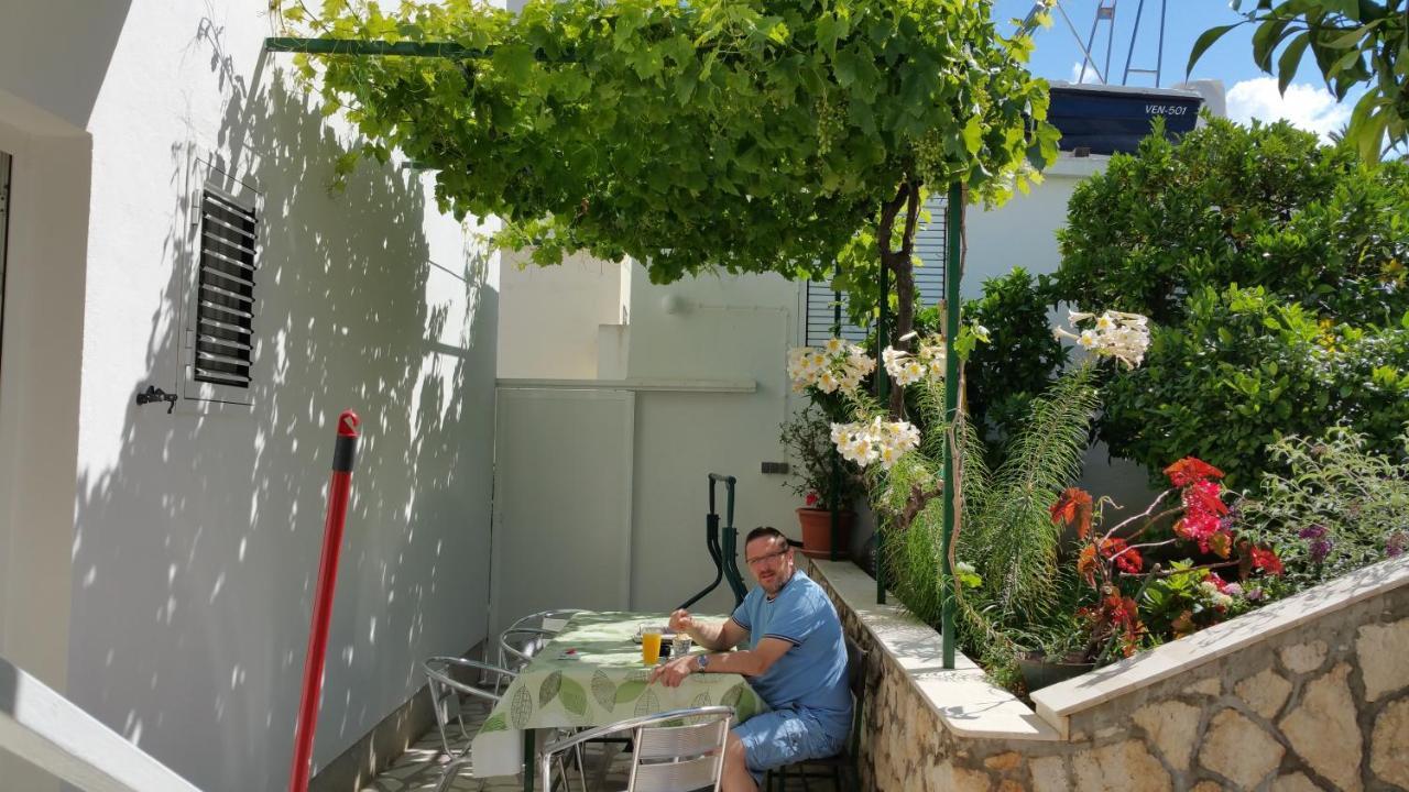 Apartments And Rooms With Parking Space Hvar - 15378 Хвар Екстериор снимка