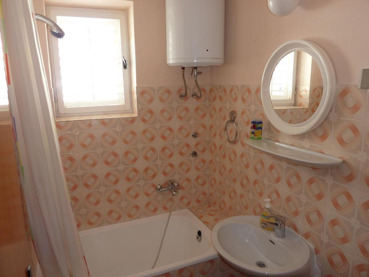 Apartments And Rooms With Parking Space Hvar - 15378 Хвар Екстериор снимка