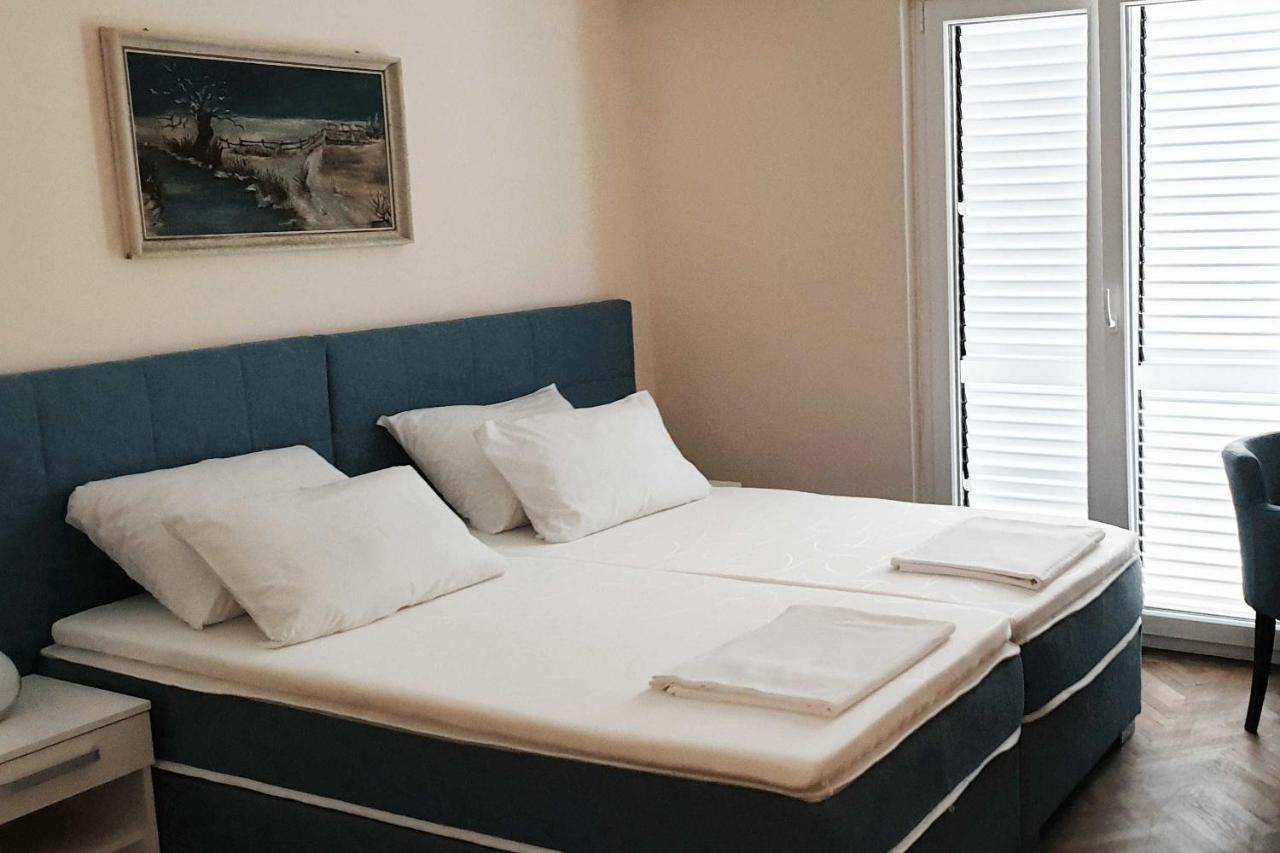 Apartments And Rooms With Parking Space Hvar - 15378 Хвар Екстериор снимка